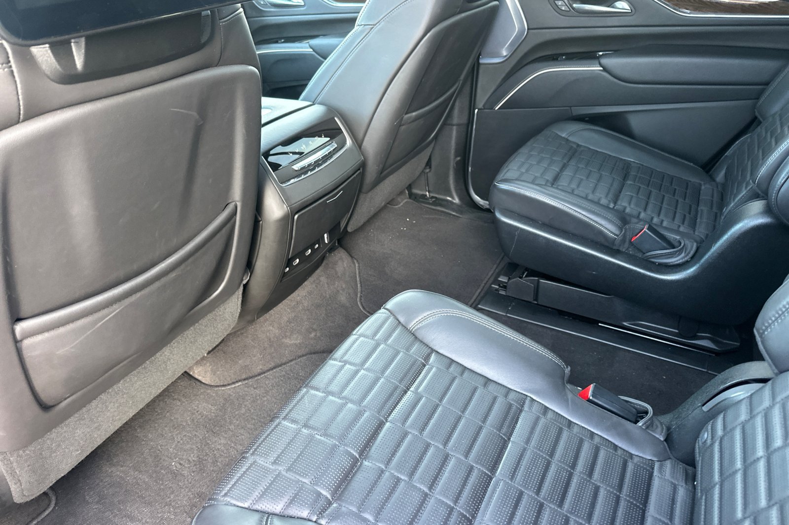Used 2023 Cadillac Escalade Sport Platinum w/ LPO, ONYX Package AWD/4WD image 14