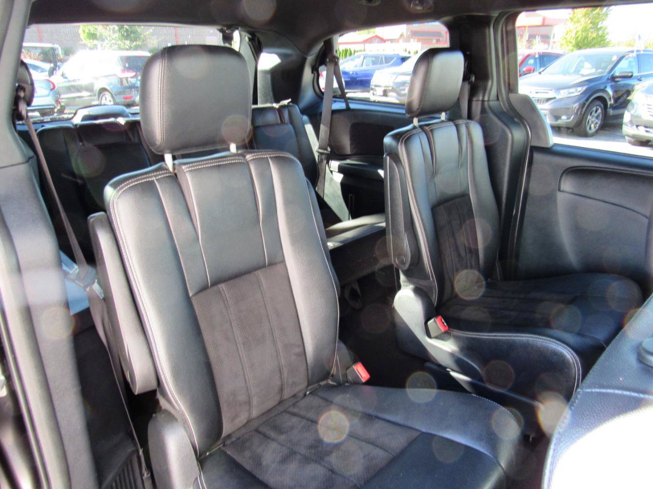 Used 2015 Dodge Grand Caravan SXT FWD image 35