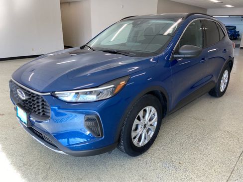 Used 2023 Ford Escape Active w/ Tech Pack #1 image 3