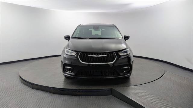 Used 2023 Chrysler Pacifica Touring-L FWD image 12