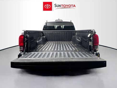 Used 2018 Toyota Tacoma SR5 image 33
