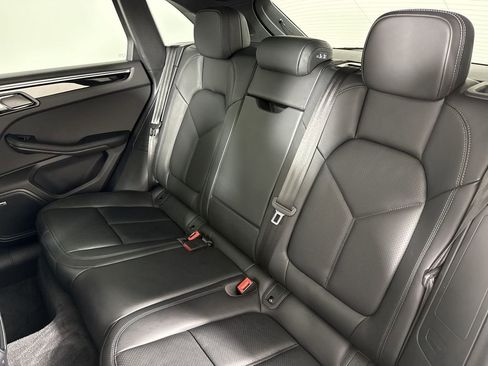 Certified 2025 Porsche Macan image 22