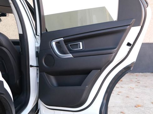 Used 2019 Land Rover Discovery Sport SE image 24