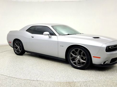 Used 2017 Dodge Challenger R/T RWD image 3