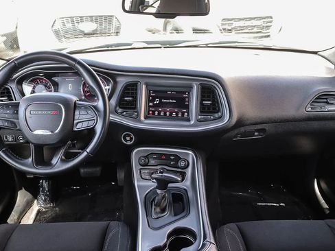 Used 2022 Dodge Challenger SXT RWD image 11