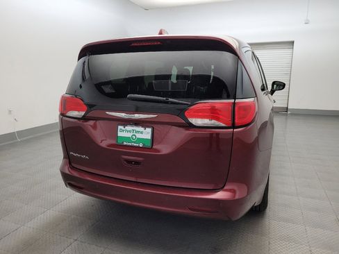 Used 2017 Chrysler Pacifica Touring FWD image 7