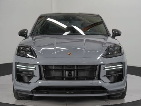 Used 2025 Porsche Cayenne Turbo GT AWD/4WD image 9