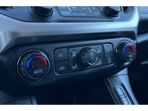 Used 2017 GMC Acadia SLT FWD image 29