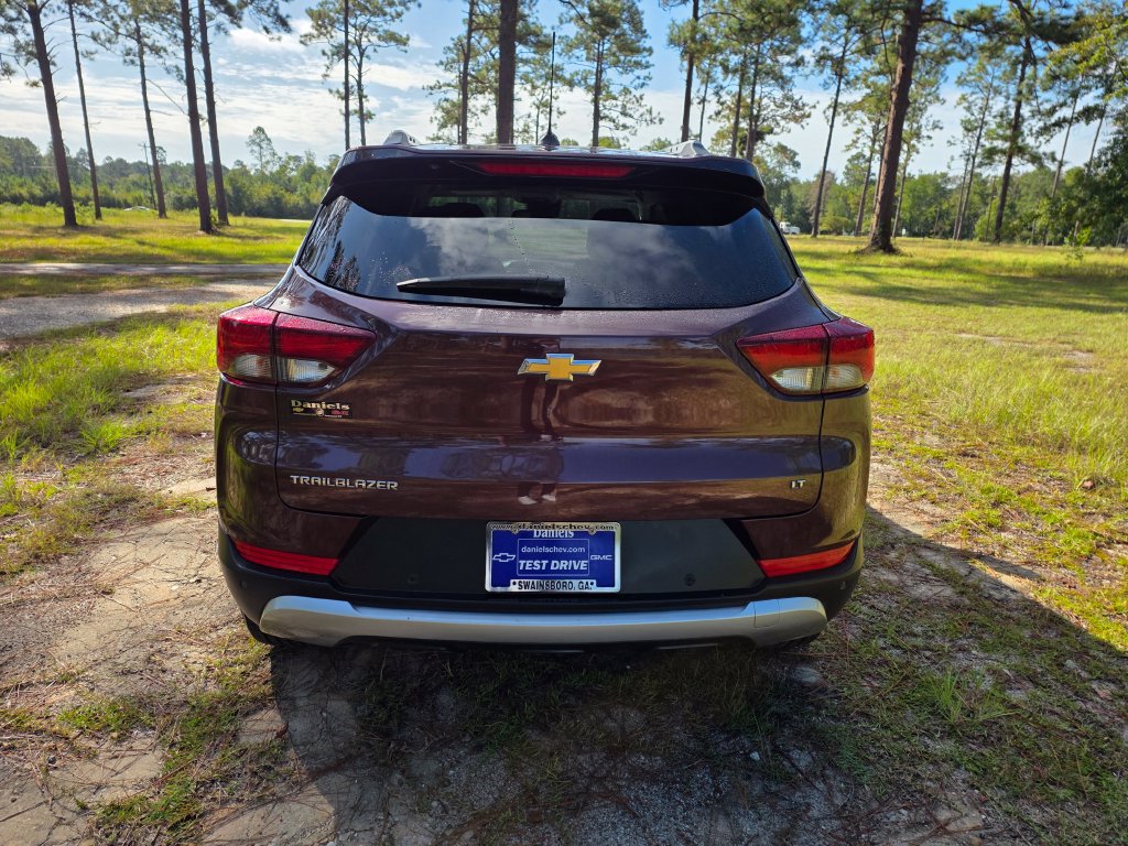 Used 2022 Chevrolet TrailBlazer LT w/ Convenience Package FWD image 4