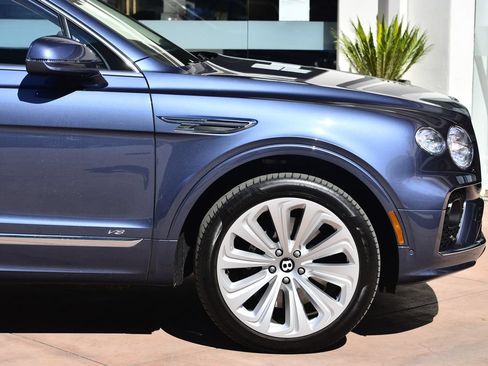 Used 2021 Bentley Bentayga AWD/4WD image 6