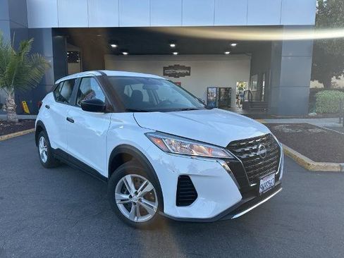 Certified 2025 Nissan Kicks Play S FWD image 1
