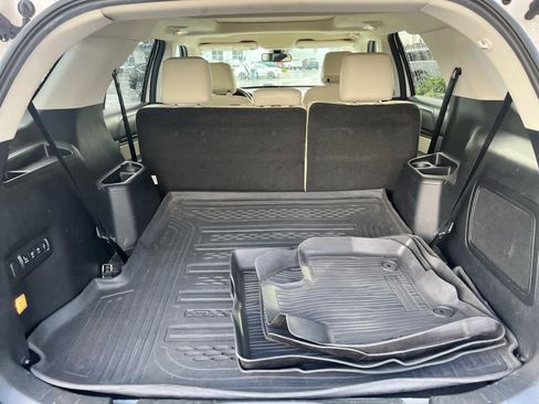 Used 2017 Ford Explorer Platinum image 22