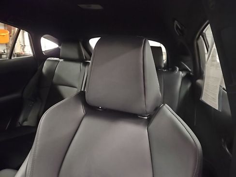 Used 2024 Toyota Venza XLE image 12