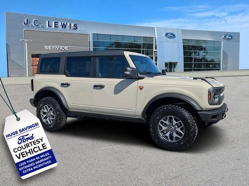 New 2025 Ford Bronco Badlands image 1