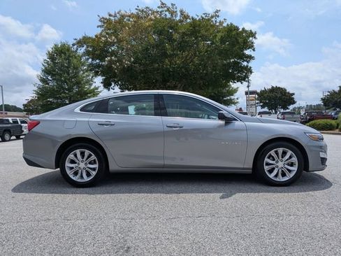 Used 2025 Chevrolet Malibu LT FWD image 9