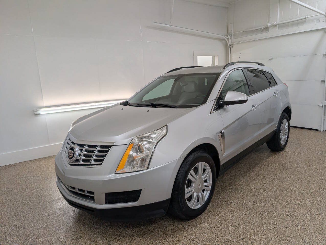 Used 2015 Cadillac SRX FWD image 2