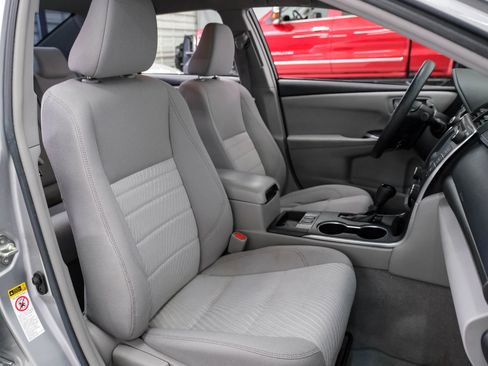 Used 2017 Toyota Camry LE FWD image 33