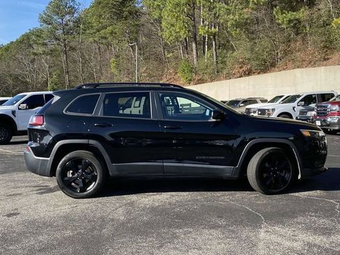 Used 2020 Jeep Cherokee Latitude Plus image 2
