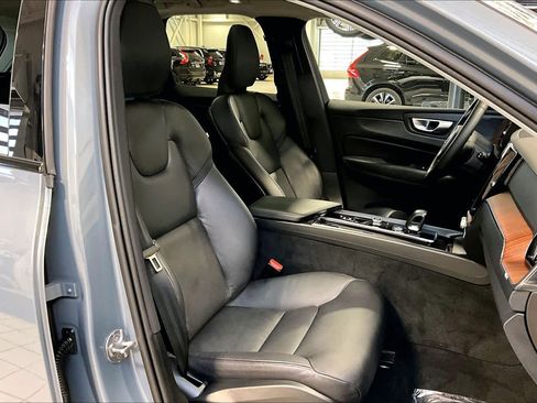 Certified 2024 Volvo XC60 B5 Plus image 8
