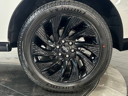 New 2026 Lincoln Navigator Reserve w/ Jet Appearance Package AWD/4WD image 26