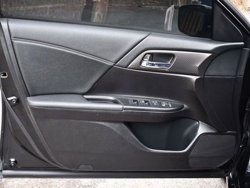 Used 2017 Honda Accord Sport image 40