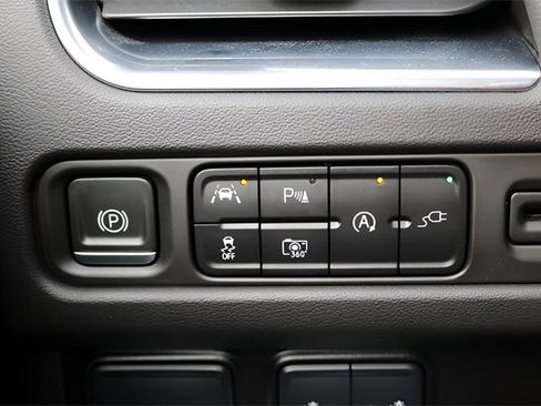 Used 2022 GMC Yukon XL SLT w/ SLT Luxury Package image 20