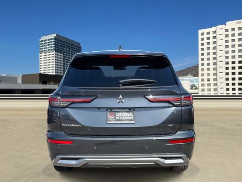New 2025 Mitsubishi Outlander SE image 4
