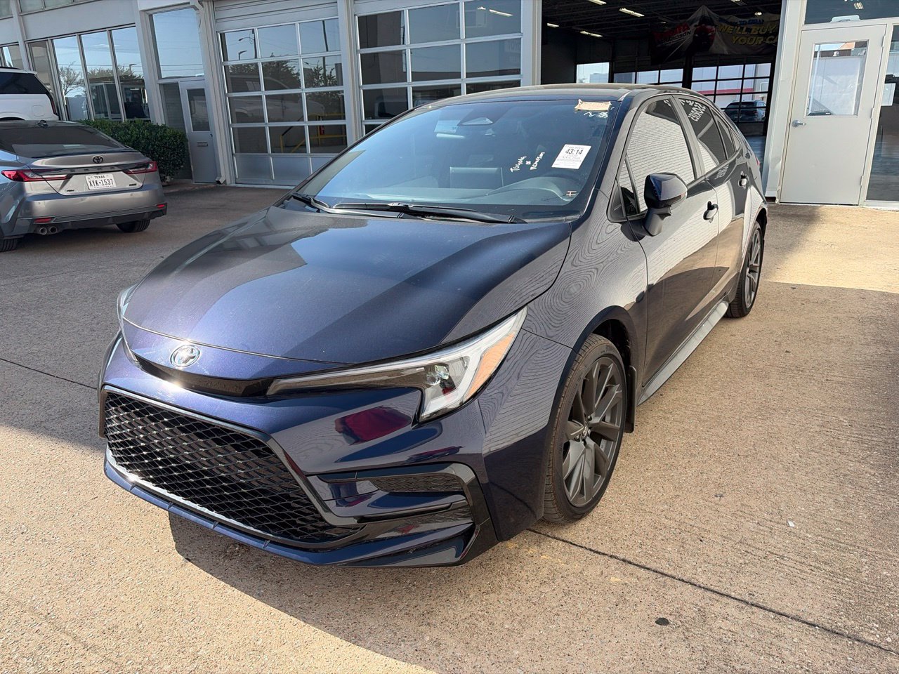 Used 2025 Toyota Corolla SE FWD image 6