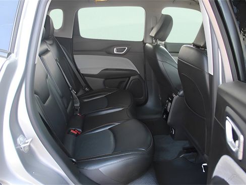 Used 2022 Jeep Compass Latitude image 29