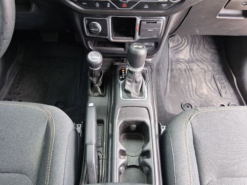 Used 2024 Jeep Wrangler Sport AWD/4WD image 25