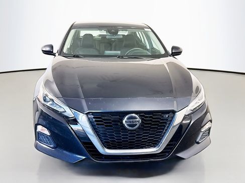 Used 2021 Nissan Altima 2.5 SV image 2