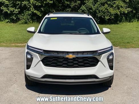 New 2026 Chevrolet Trax LT w/ Sunroof Package FWD image 2