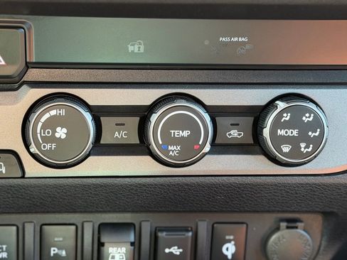 Used 2020 Toyota Tacoma TRD Off-Road w/ Technology Package image 13