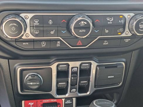 Used 2021 Jeep Gladiator Rubicon w/ Cold Weather Group AWD/4WD image 20