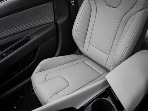 New 2026 Hyundai Elantra Limited image 24