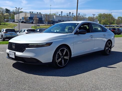 Used 2024 Honda Accord Sport image 3