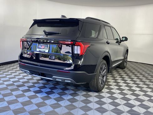 Used 2025 Ford Explorer Active w/ Active Comfort Package image 5