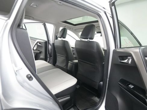 Used 2018 Toyota RAV4 Limited AWD/4WD image 27