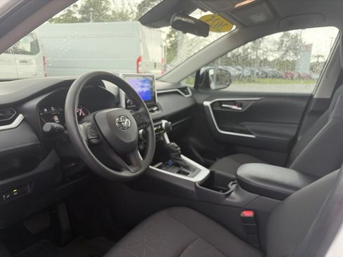 Used 2025 Toyota RAV4 XLE AWD/4WD image 6