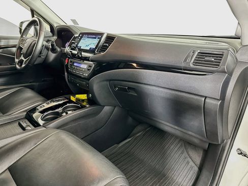 Used 2019 Honda Pilot Touring image 32