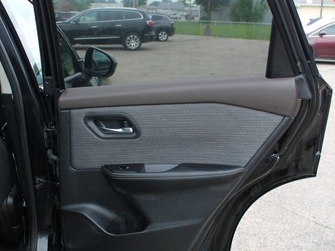 Used 2021 Nissan Rogue SV AWD/4WD image 18