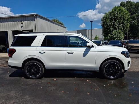 Used 2024 Ford Expedition Limited AWD/4WD image 7