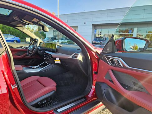 Used 2025 BMW i4 xDrive40i w/ Premium Package image 9