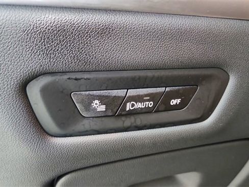 Used 2025 BMW X5 sDrive40i w/ M Sport Package image 37