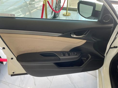 Used 2018 Honda Civic EX image 8