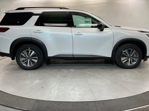New 2026 Nissan Pathfinder SL image 6