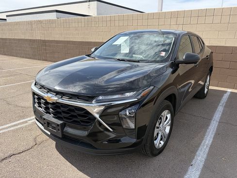 Used 2024 Chevrolet Trax LS FWD image 4