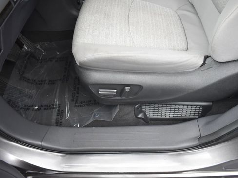 Used 2024 Toyota Sienna LE image 10