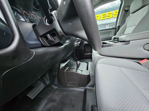 Used 2017 Chevrolet Silverado 3500 W/T image 17