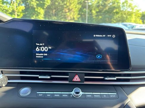 Used 2024 Hyundai Elantra SEL FWD image 21